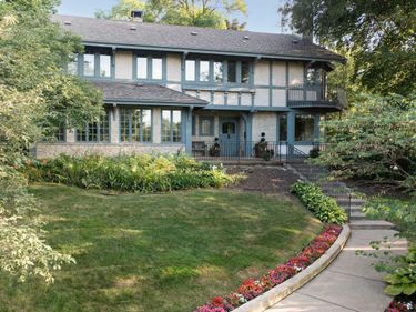 2617 Dean Parkway , Minneapolis, MN 55416