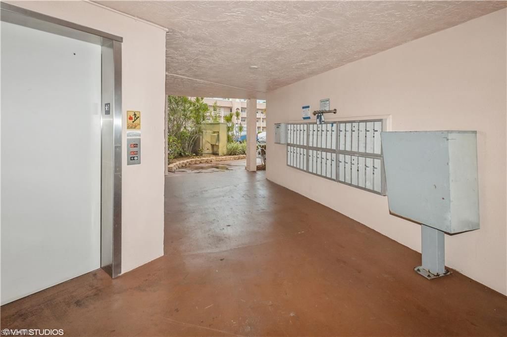 190 Turtle Lake Ct, Unit 311, Naples, FL 34105 Photo