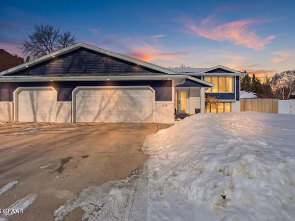 205 CIRCLE HILLS Drive , Grand Forks, ND 58201