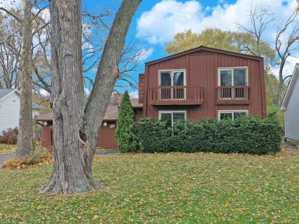 926 Lucerne Court , Mundelein, IL 60060