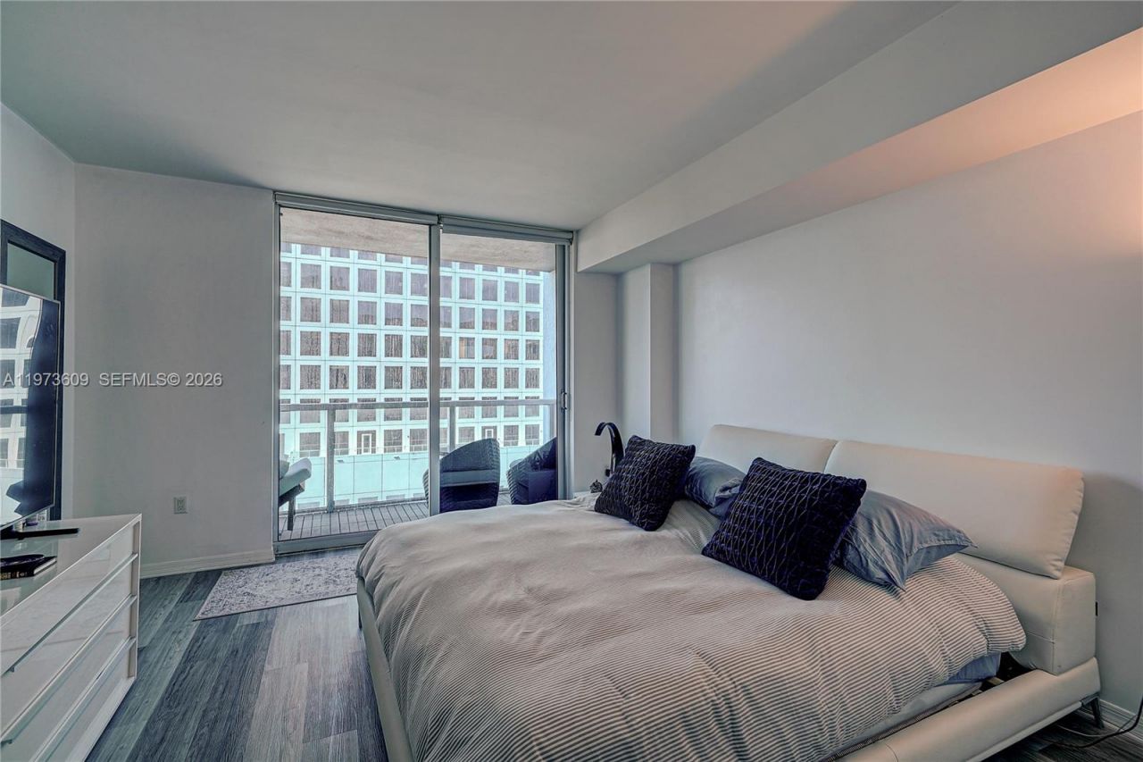 500 Brickell Ave, Unit 4004, Miami, FL 33131 Photo