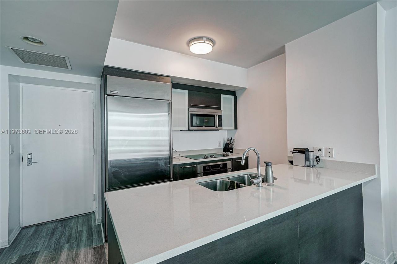 500 Brickell Ave, Unit 4004, Miami, FL 33131 Photo