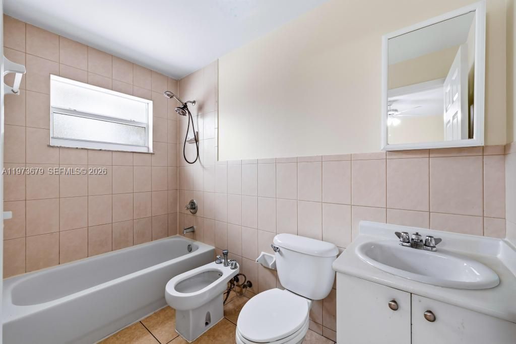 3072 NW 14th St , Unit 1, Miami, FL 33125 Photo