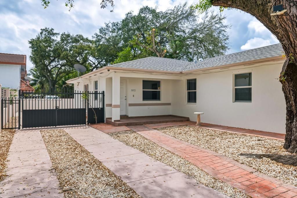 3072 NW 14th St , Unit 1, Miami, FL 33125 Photo