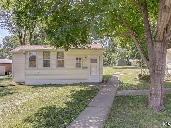 128 S MERIDIAN Road , Glen Carbon, IL 62034