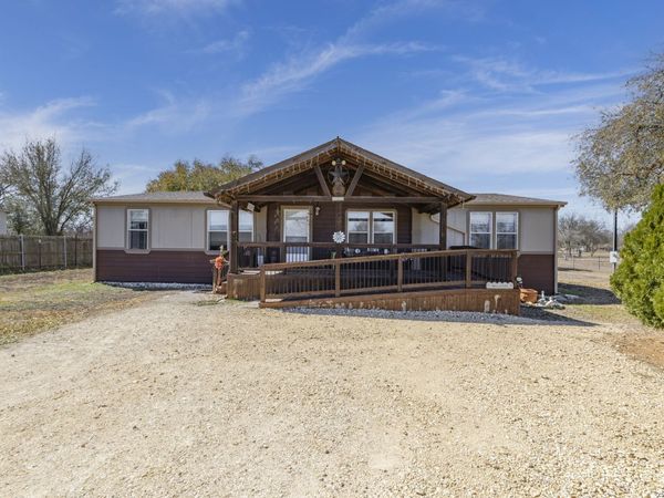 494 County Road 4638, Hondo, TX 78861