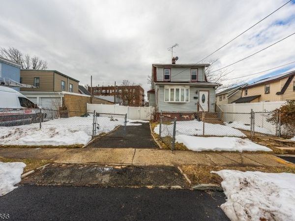 9 Stratford Pl, Irvington, NJ 07111