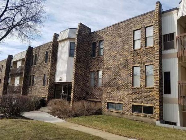 2216 COUNTRY CLUB Drive , Unit 13, Woodridge, IL 60517