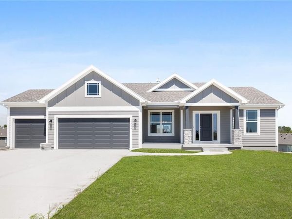 20731 S Emerald Street, Spring Hill, KS 66083