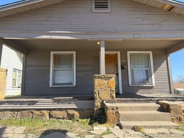 209 W Broadway Street, Sand Springs, OK 74063