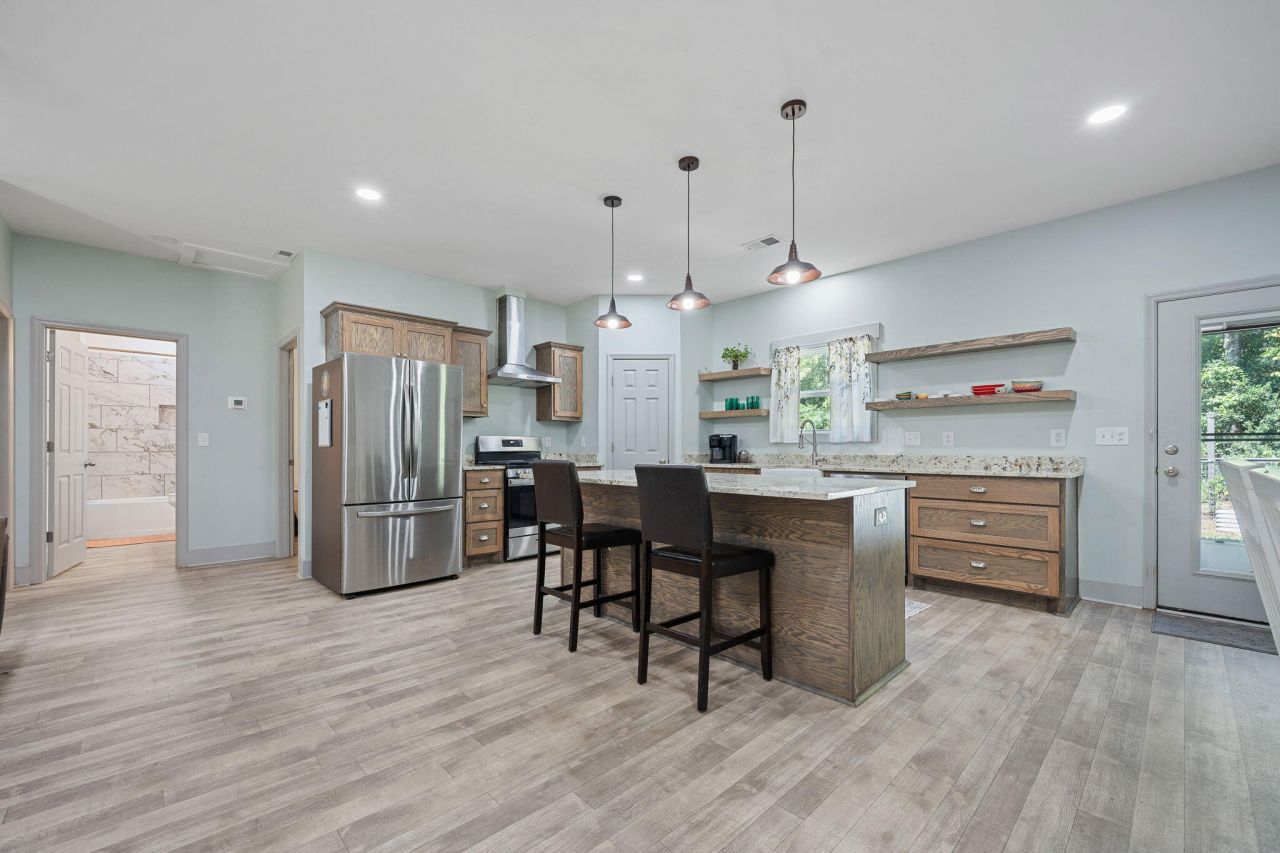 818 Frasier Lane Photo 13