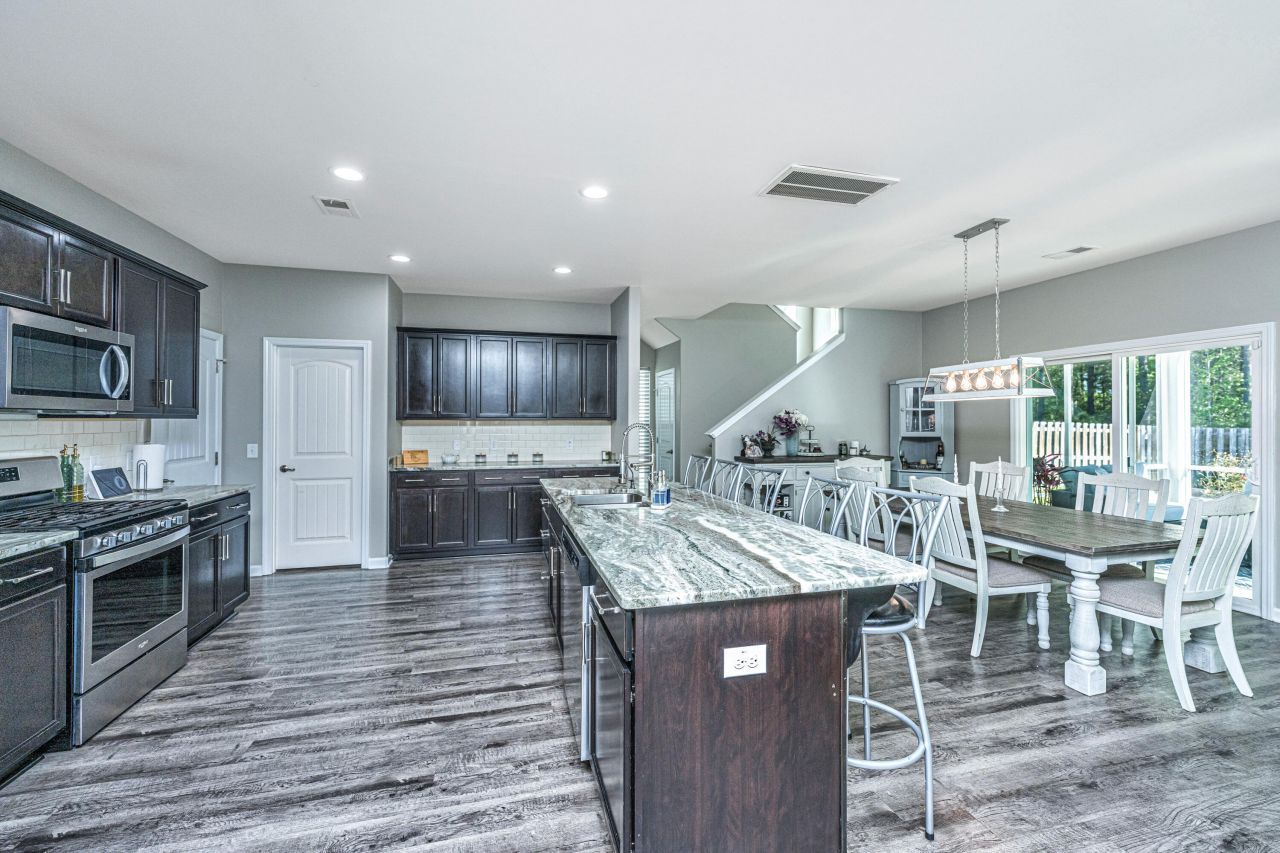 419 Sanctuary Park Drive Photo 16