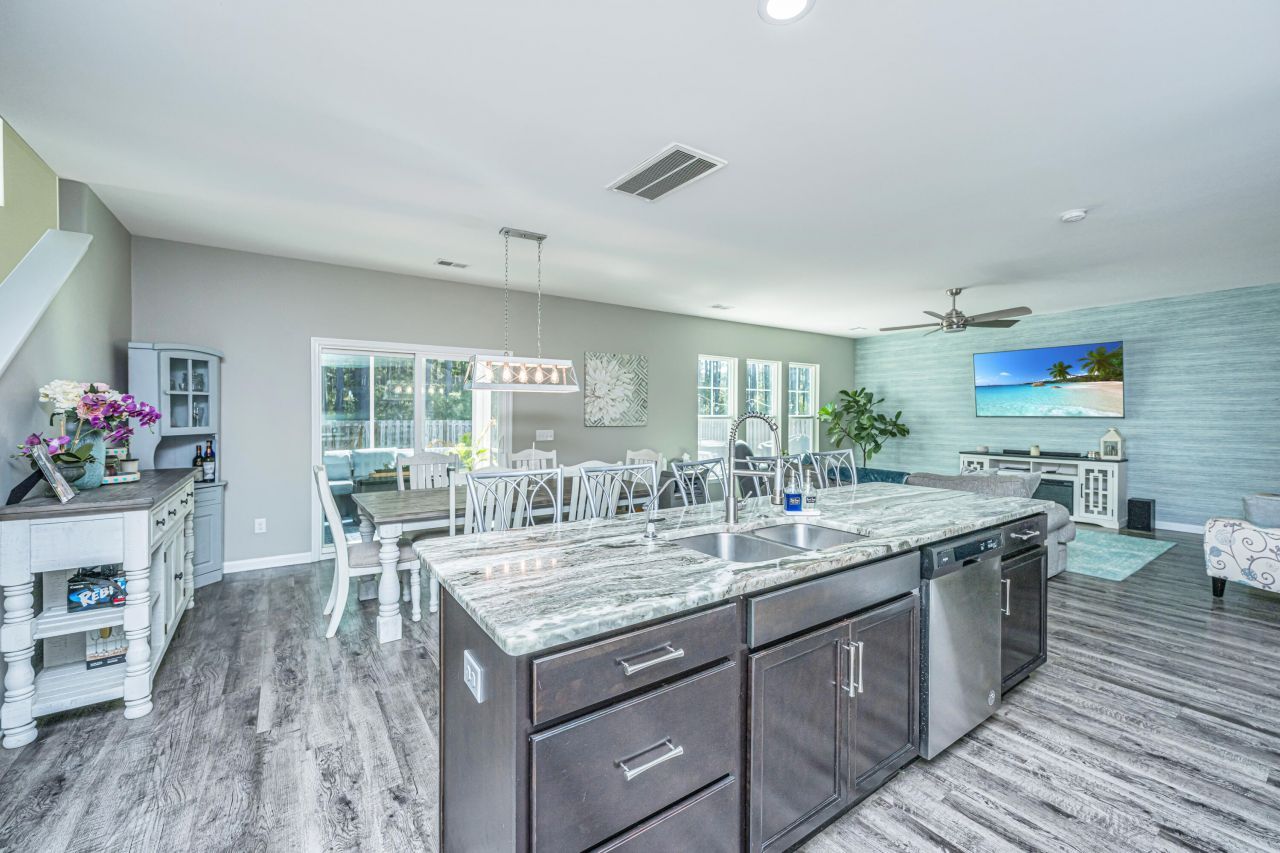 419 Sanctuary Park Drive Photo 17