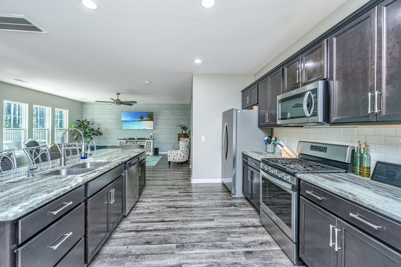 419 Sanctuary Park Drive Photo 18