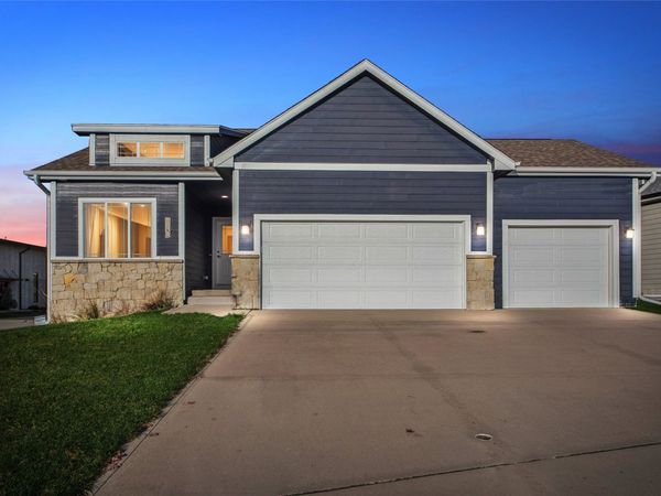 1808 NE Heritage Drive, Grimes, IA 50111