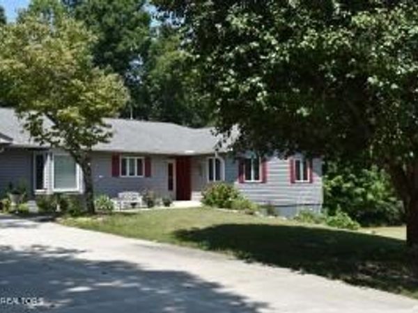 530 Meadows Rd, Sparta, TN