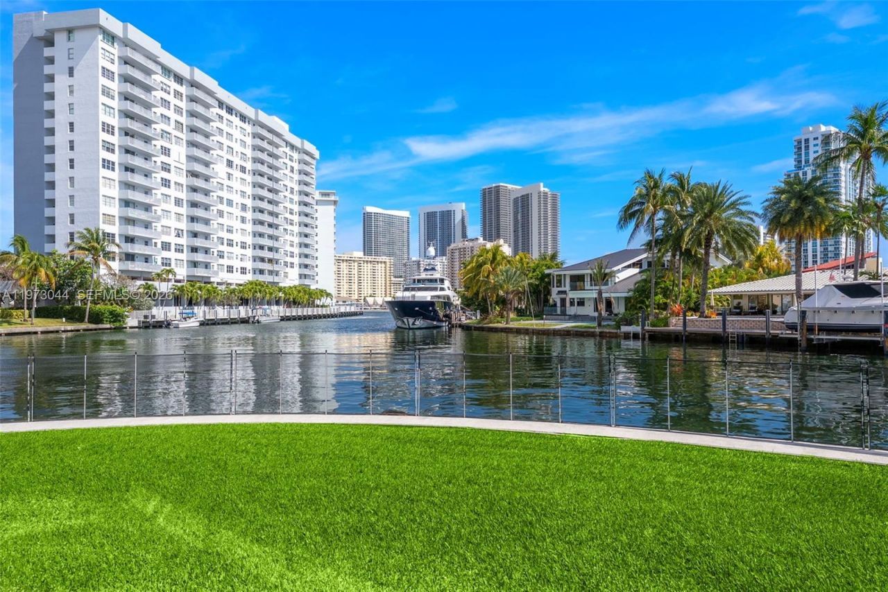 501 Hibiscus Dr, Hallandale Beach, FL 33009 Photo