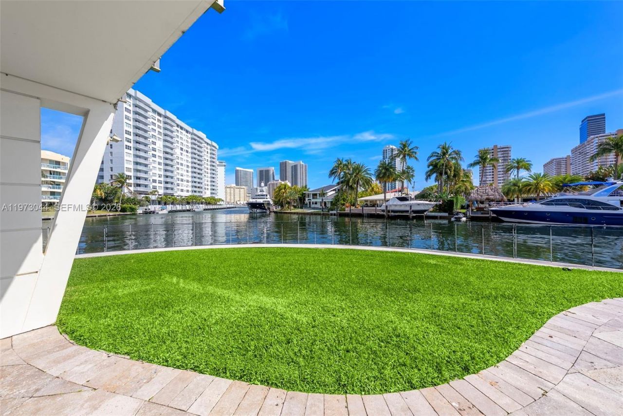 501 Hibiscus Dr, Hallandale Beach, FL 33009 Photo