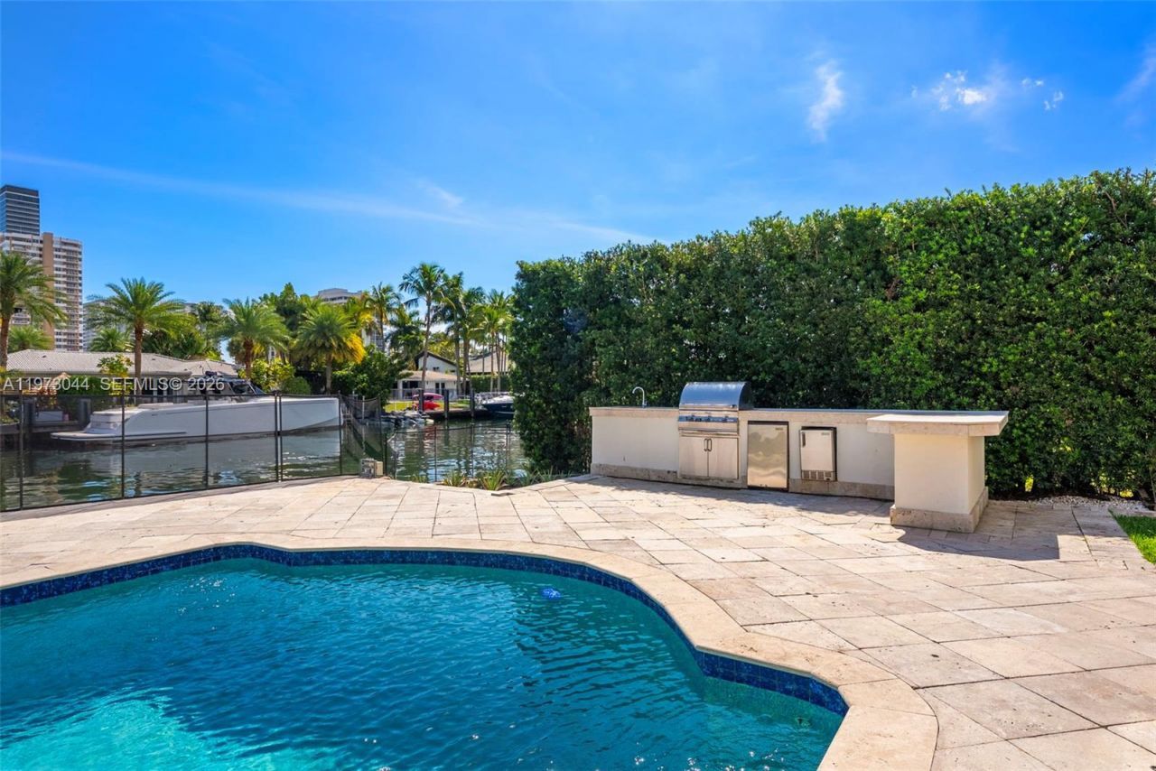 501 Hibiscus Dr, Hallandale Beach, FL 33009 Photo