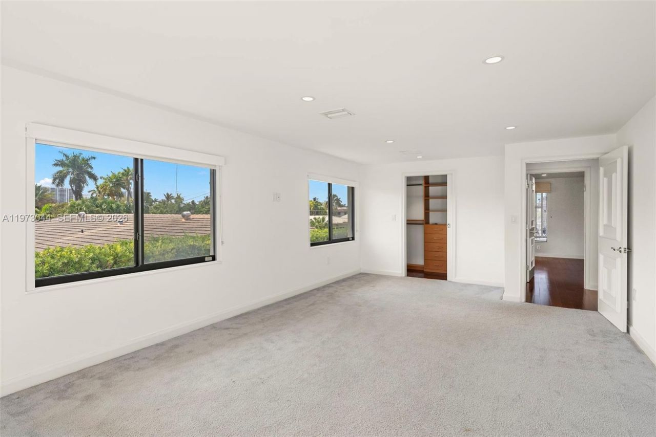 501 Hibiscus Dr, Hallandale Beach, FL 33009 Photo