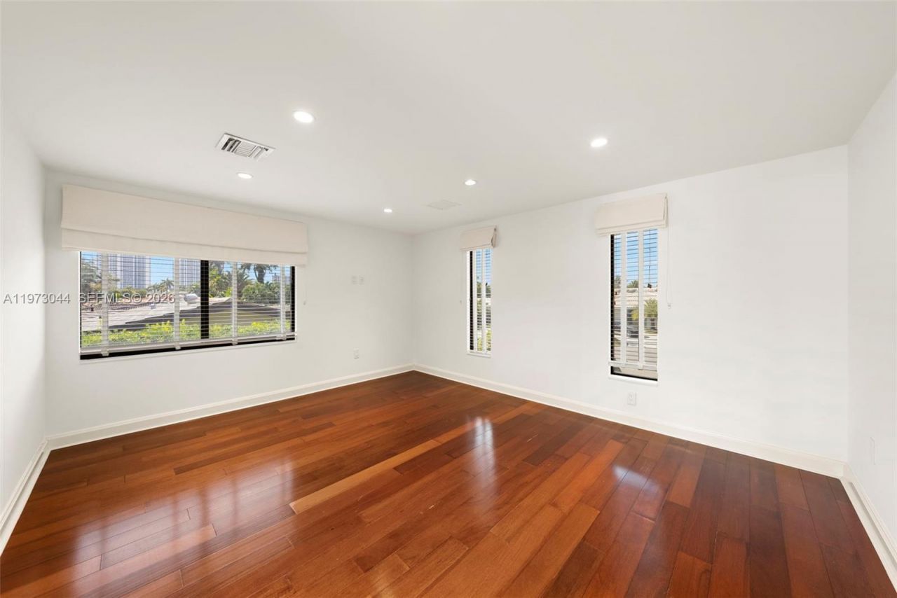 501 Hibiscus Dr, Hallandale Beach, FL 33009 Photo