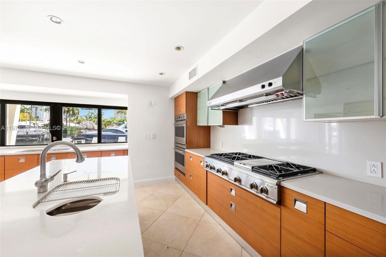 501 Hibiscus Dr, Hallandale Beach, FL 33009 Photo