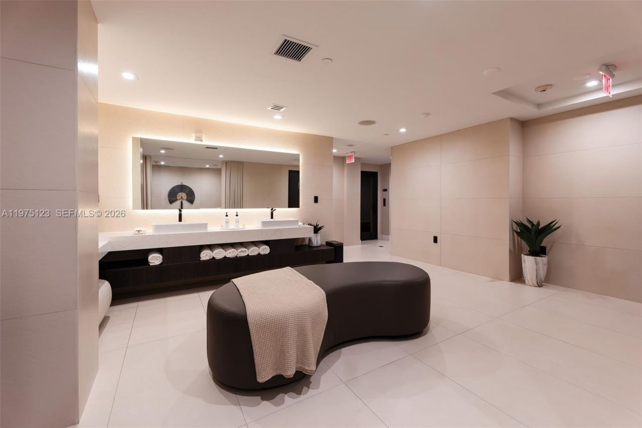 15901 Collins Ave, Unit 2502, Sunny Isles Beach, FL 33160 Photo