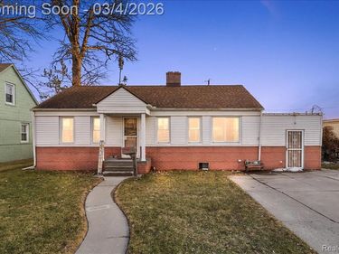 21520 Harper Lake Avenue, St. Clair Shores, MI 48080