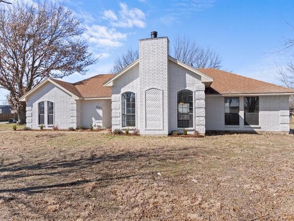 655 E Reindeer Road, Lancaster, TX 75146