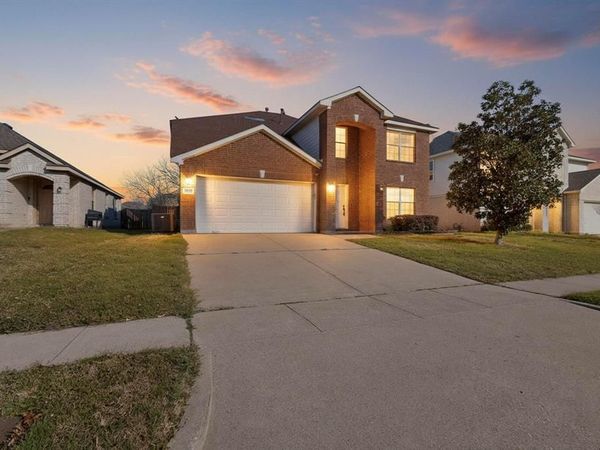 7815 Regent Drive, Arlington, TX 76001