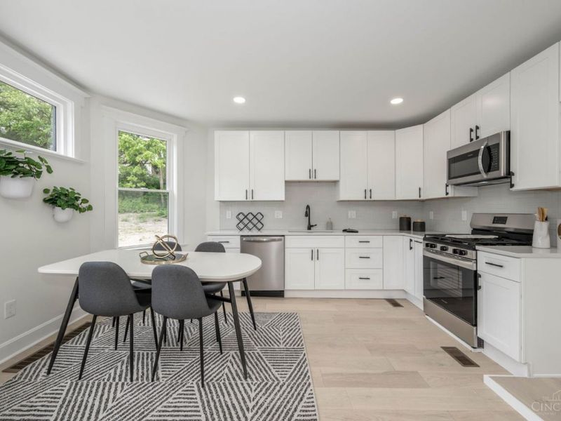 817 Hawthorne Avenue, Unit A, Cincinnati, OH 45205 Photo 11