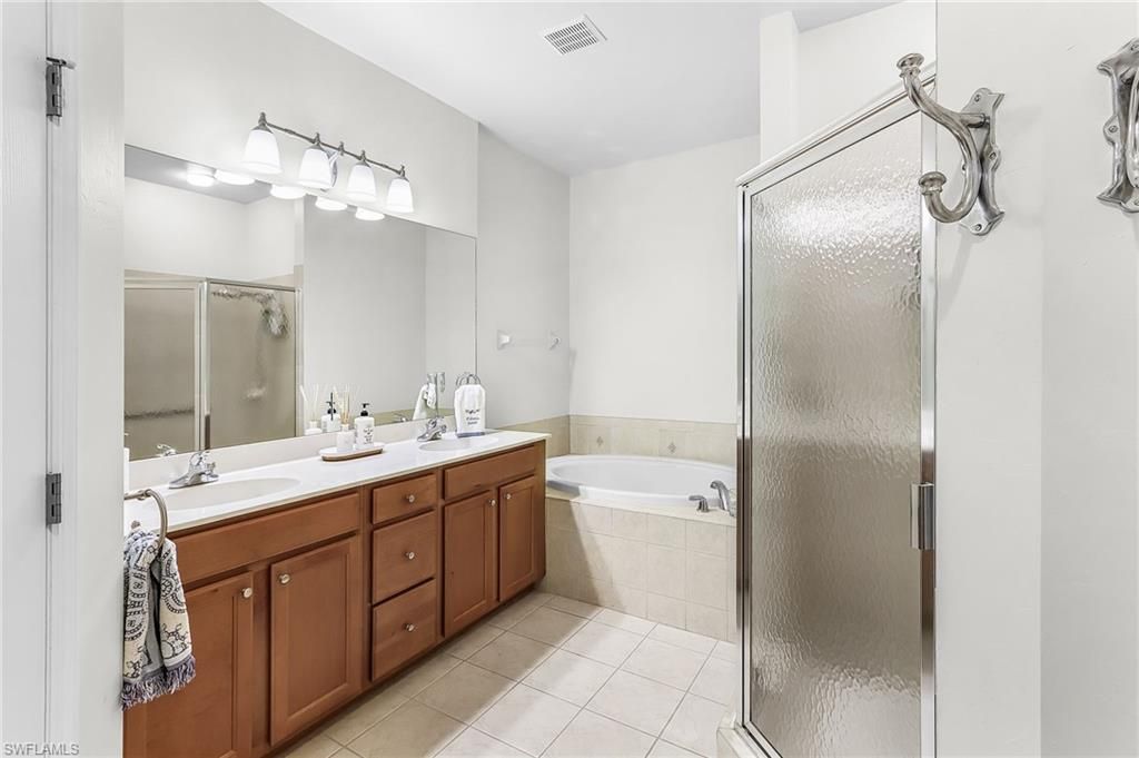 28105 Mandolin Ct, Unit 213, Bonita Springs, FL 34135 Photo