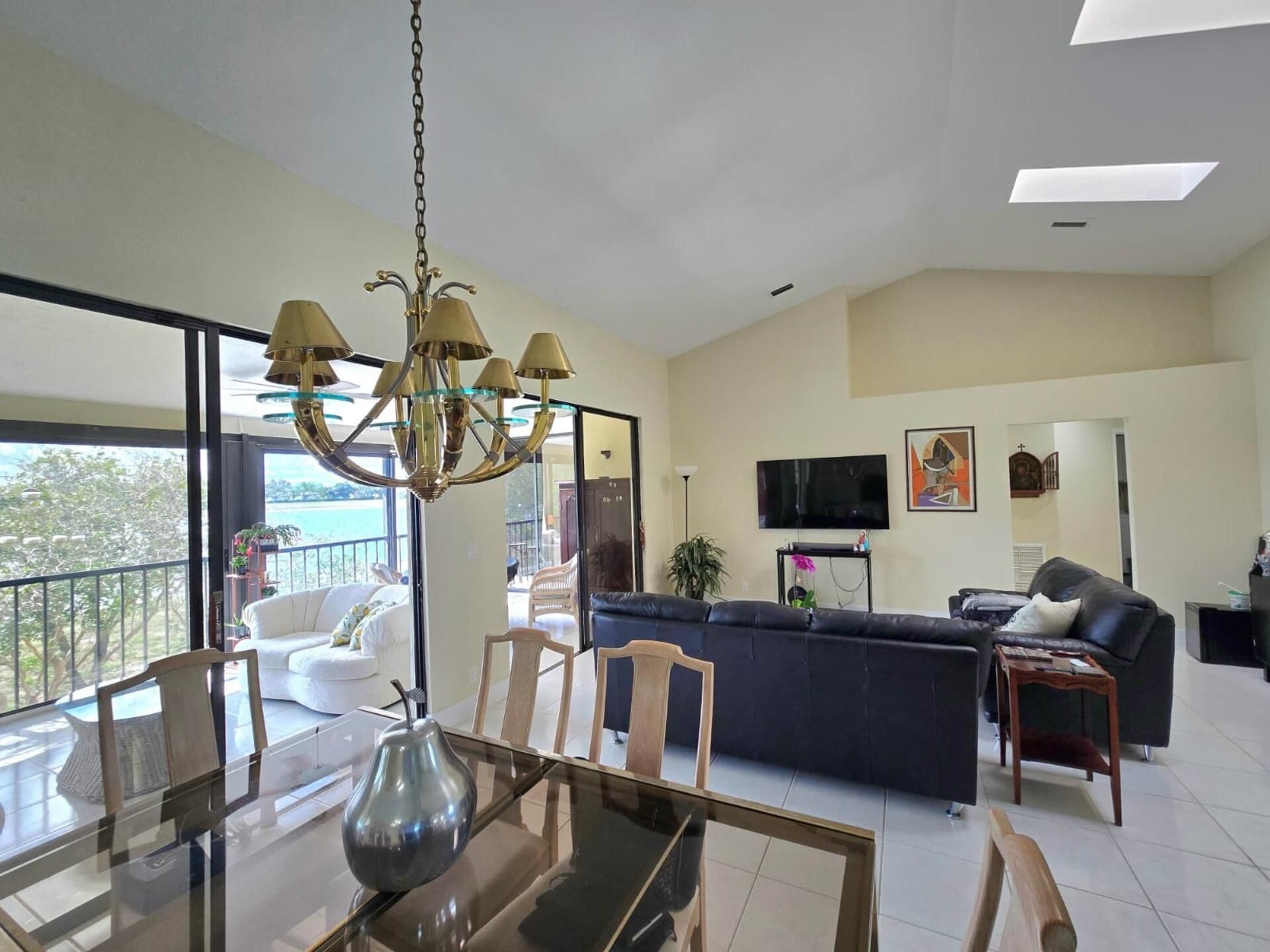 10870 Lakemore Lane, Unit 201, Boca Raton, FL 33498 Photo