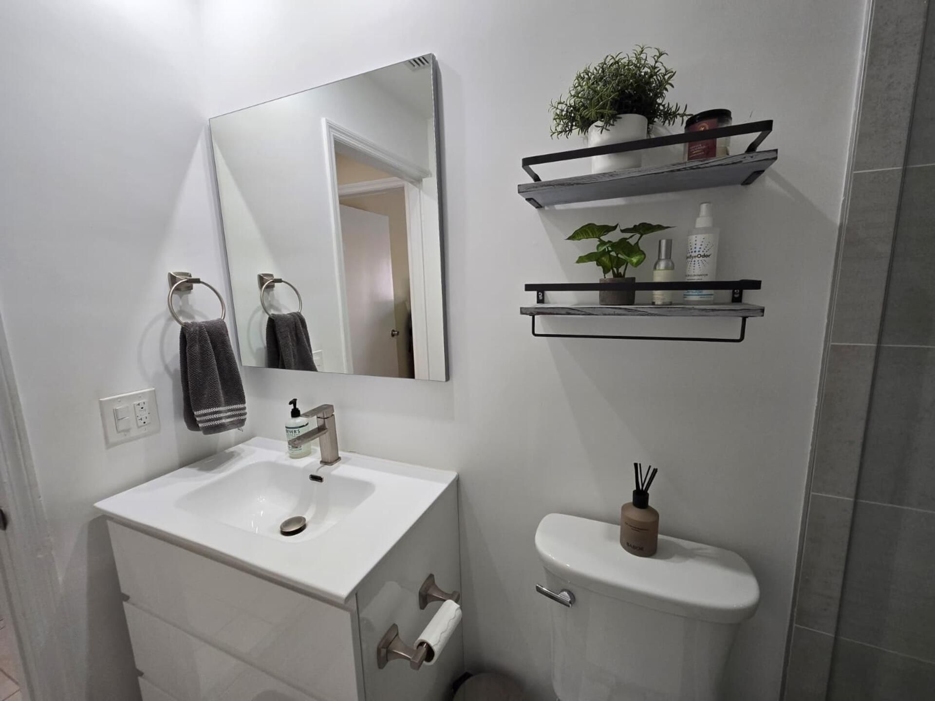 10870 Lakemore Lane, Unit 201, Boca Raton, FL 33498 Photo