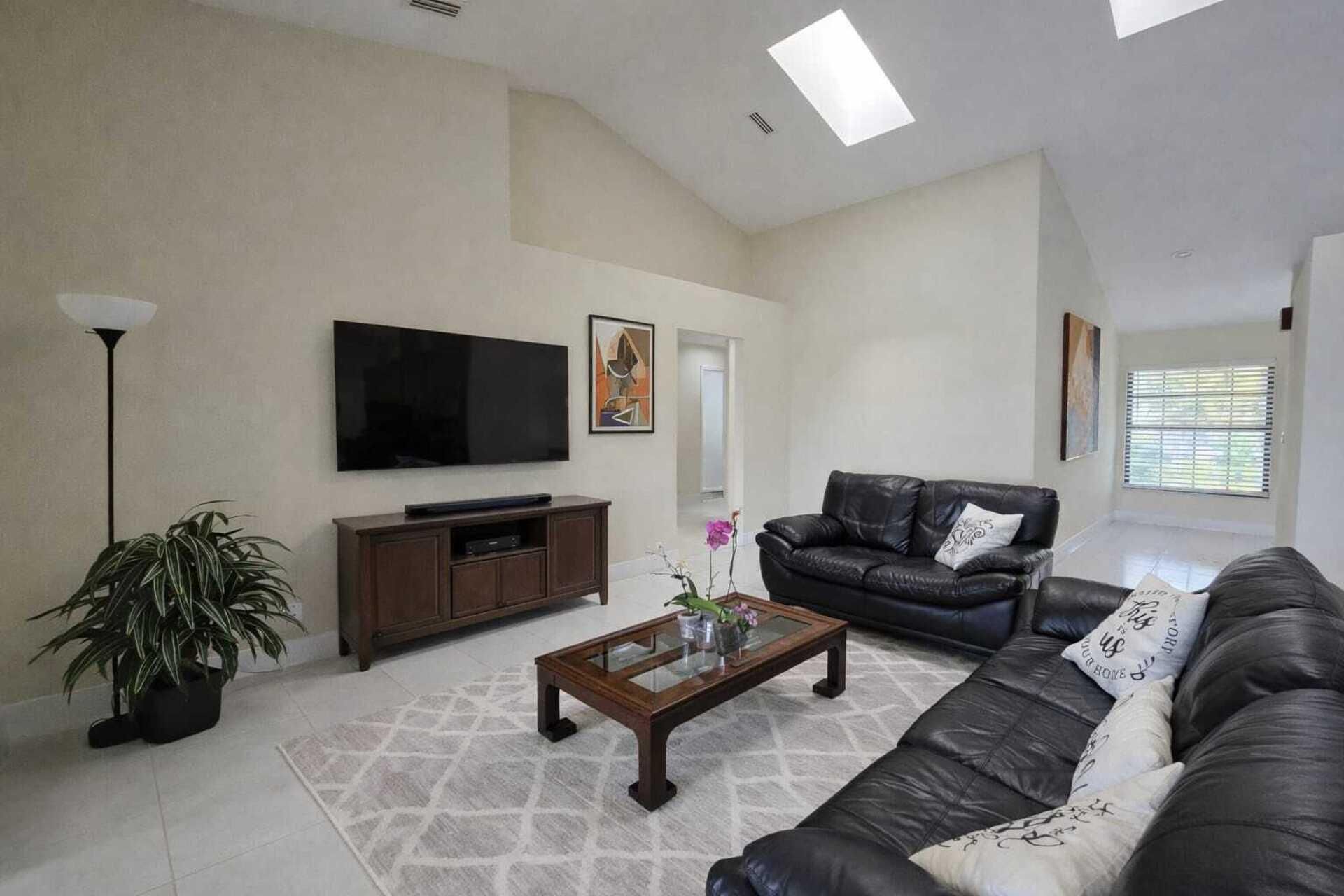 10870 Lakemore Lane, Unit 201, Boca Raton, FL 33498 Photo