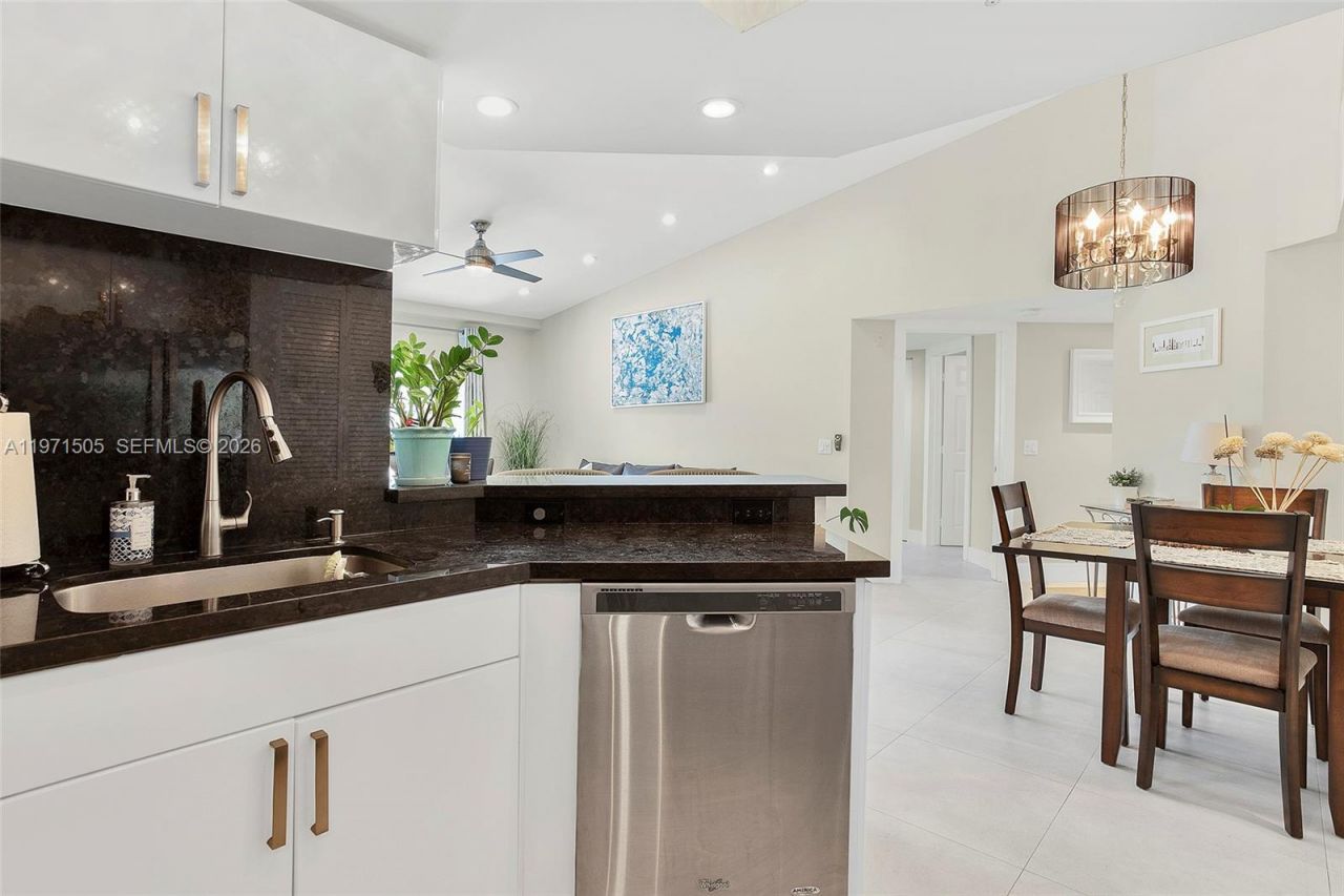 2009 SE 10th Ave , Unit 322, Fort Lauderdale, FL 33316 Photo