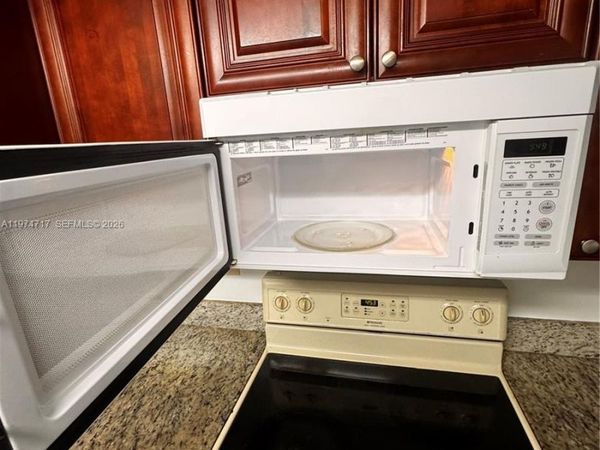 10975 SW 107th St, Unit 202, Miami, FL 33176