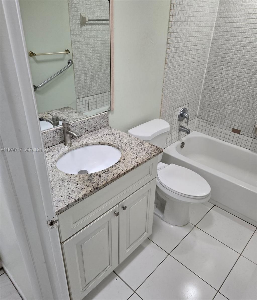 10975 SW 107th St, Unit 202, Miami, FL 33176 Photo