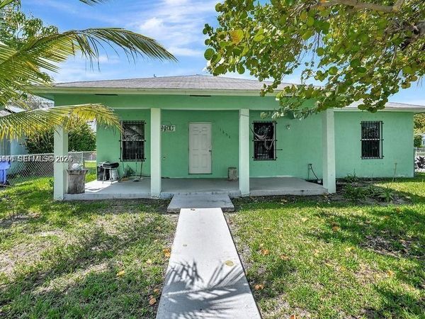 1858 NW 1st Pl, Miami, FL 33136