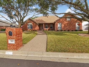 500 Moss Hill Road , Hewitt, TX 76643