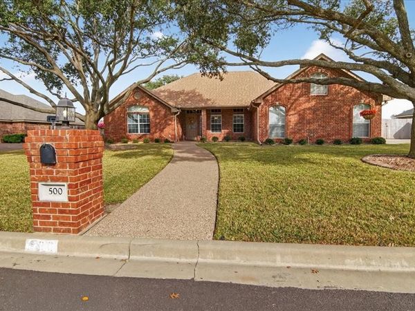 500 Moss Hill Road , Hewitt, TX 76643