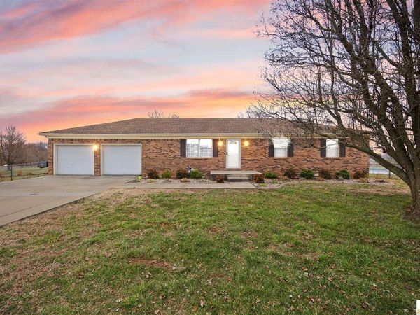 909 Dripping Springs Road , Glasgow, KY 42141