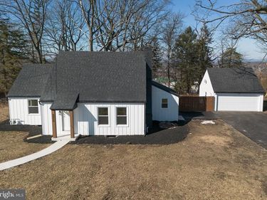 8050 CHAMBERS HILL ROAD, HARRISBURG, PA 17111