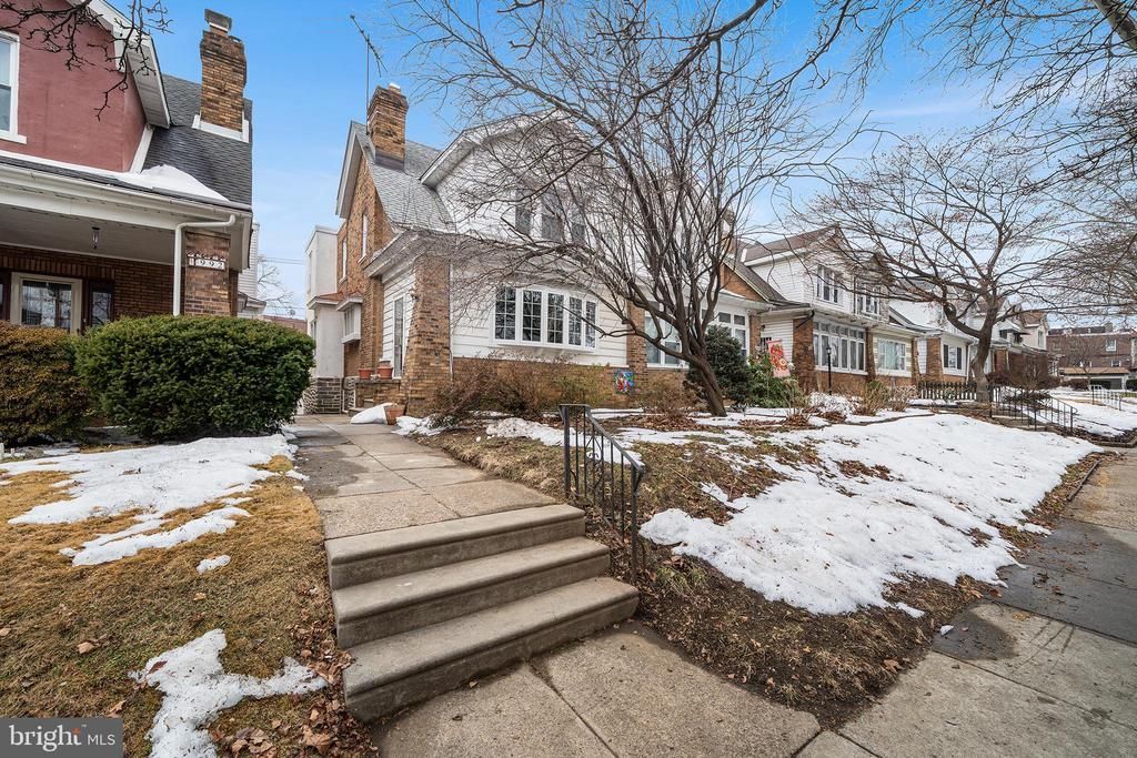 990 E Godfrey Avenue, Philadelphia, PA 19124 Main Photo