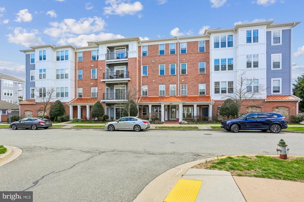 150 Chevy Chase Street, Unit 205, Gaithersburg, MD 20878 Main Photo