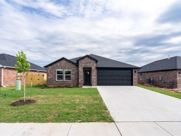 813 Heeler Avenue , Lowell, AR 72745