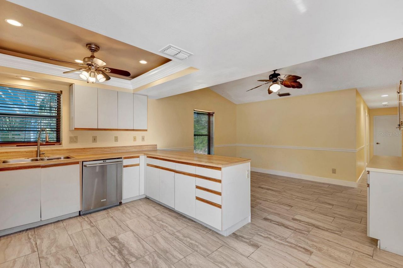 5017 80th Avenue Circle E, Sarasota, FL 34243 Photo