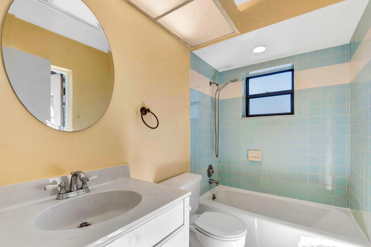 5017 80th Avenue Circle E, Sarasota, FL 34243 Photo