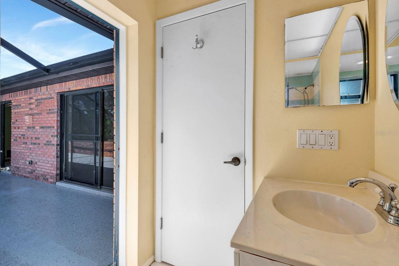 5017 80th Avenue Circle E, Sarasota, FL 34243 Photo