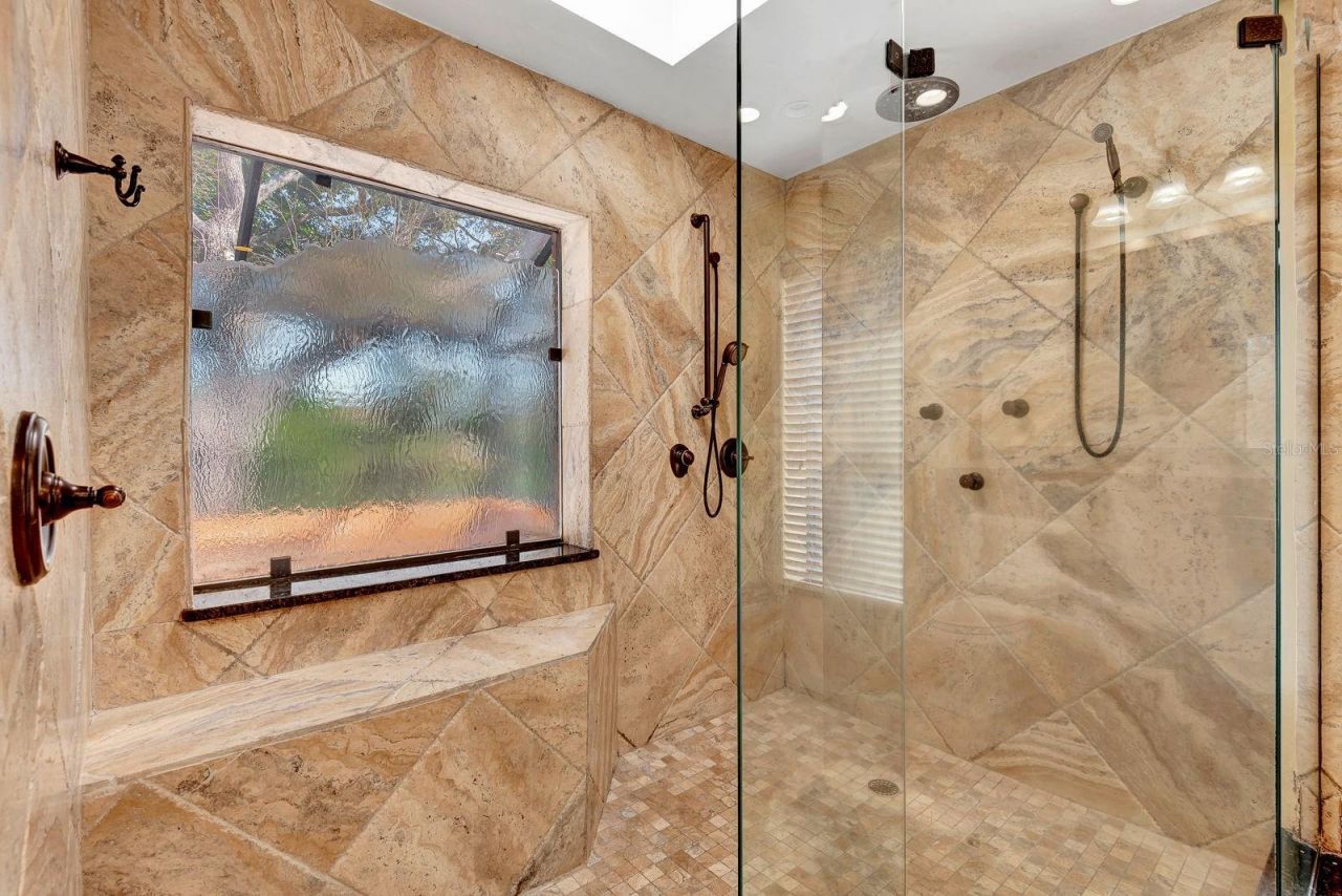 5017 80th Avenue Circle E, Sarasota, FL 34243 Photo